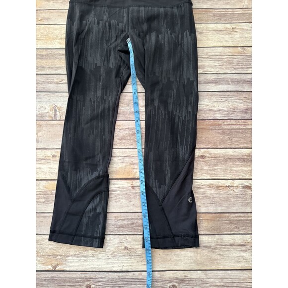 Lululemon Size 4 Women's Leggings - Black Cropped pattern texture pocket - Picture 6 of 9